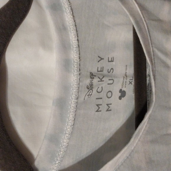 Disney, women's sleeveless top in extra large. - Picture 3 of 4